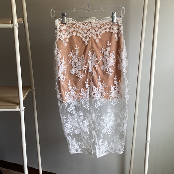 Mesh and Lace Scalloped Edge Skirt - Picture 4 of 5